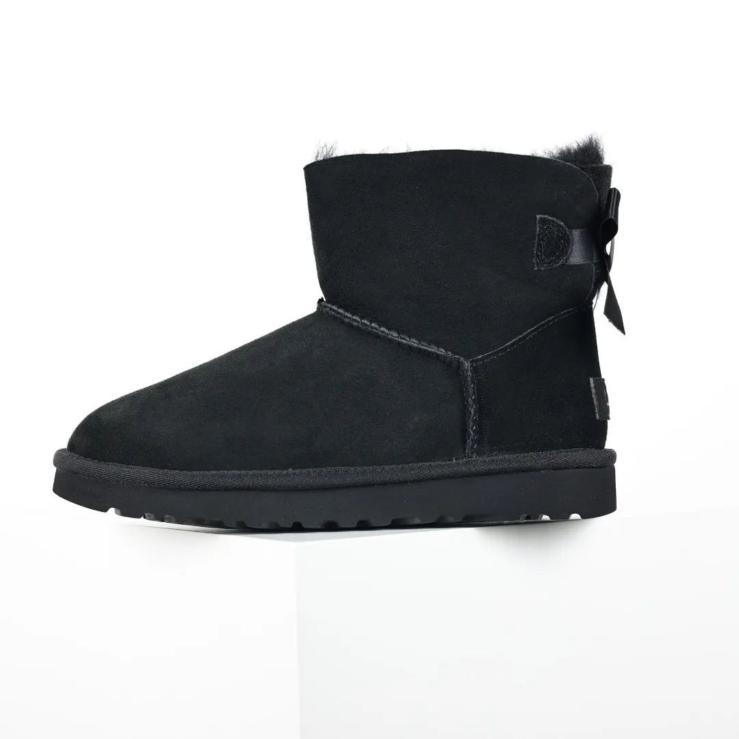 Pick up locally 💰560 The core recommendation is good price UGG bailey MiNi bow 2.0 series Xiaohongshu hot model Henan Longfeng leather production Sheepskin and fur integration Top quality in the market Waterproof upper material 2-3 cm cashmere insole to keep warm in winter and suitable for home use UUG launches a style series in the new year, partially skewed toward the preferences of young consumers, and also at the forefront of fashion trends Shoe body material Water-repellent coated suede upper 17mm UGGPURE™ implanted wool insole Lightweight non-slip comfortable rubber outsole With brand LOGO Trademark Comes with full packaging Size: 35 36 37 38 39 40